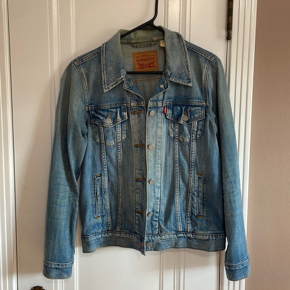Levi’s women’s denim jacket size medium